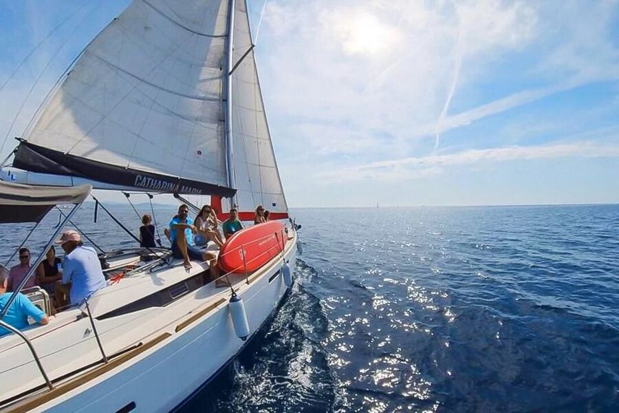 Barcelona: Coastline Boat Trip with Snacks and Cava - What you actually get to eat and drink