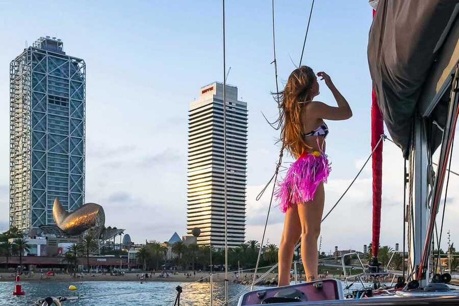 Barcelona: Coastline Boat Trip with Snacks and Cava - Is $32 a good deal?