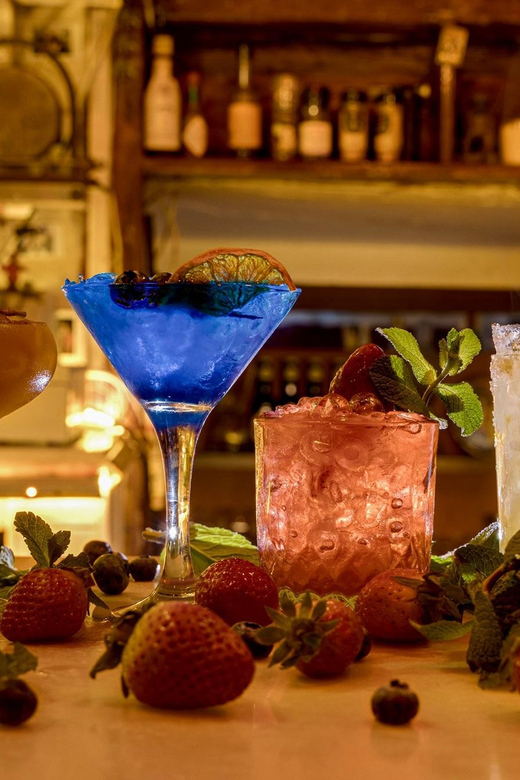 Barcelona: Cocktail Making Class with Tapas - A social night, not a sightseeing tour
