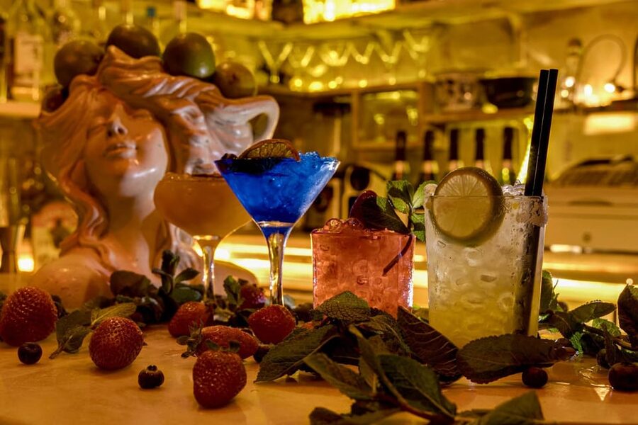 Barcelona: Cocktail Making Class with Tapas - Four cocktails from more than 60 choices