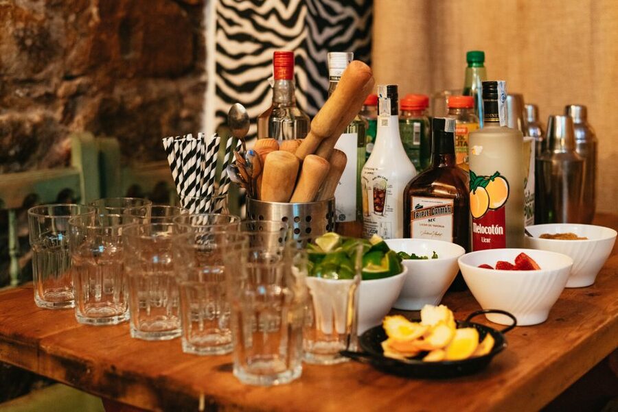 Barcelona: Cocktail Master Class by Mixologist with Tapas - Who should book this Barcelona activity