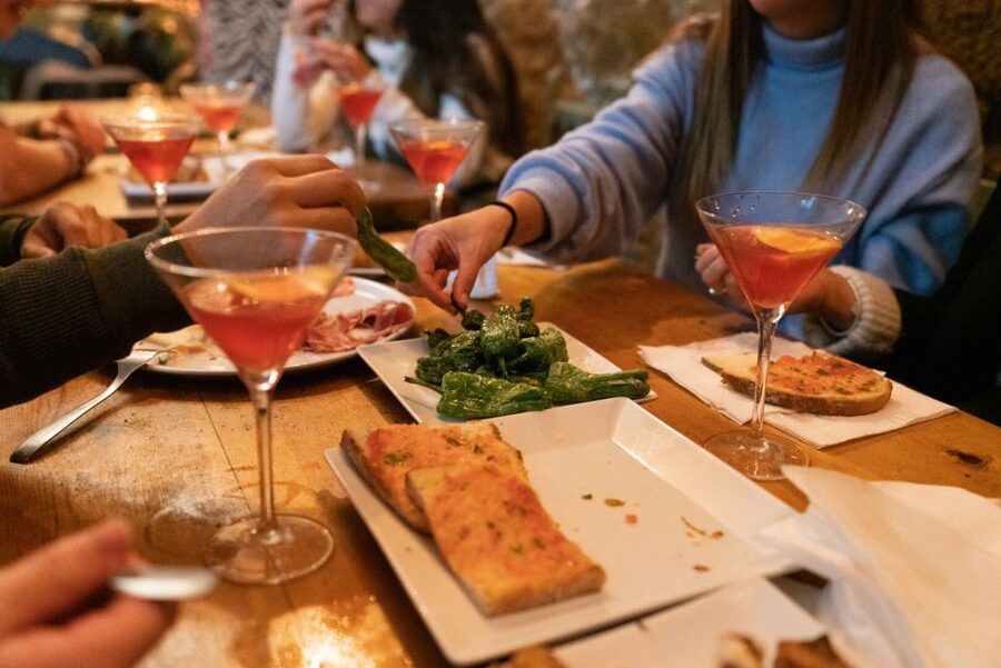 Barcelona: Cocktail Master Class by Mixologist with Tapas - My call: book it for a social evening