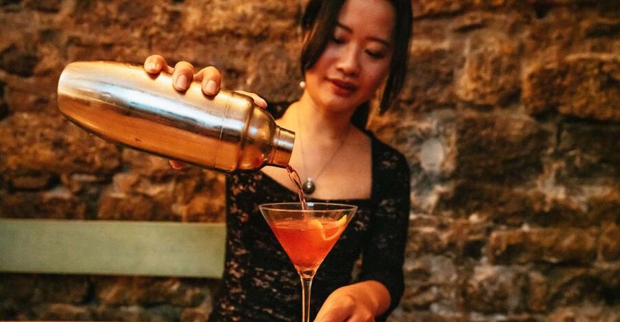 Barcelona: Cocktail Master Class by Mixologist with Tapas - Four cocktails, prepared with your own hands