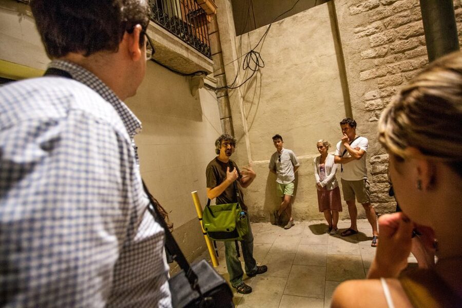 Barcelona: Dark History Night Walking Tour - Forgotten cemeteries and places of execution