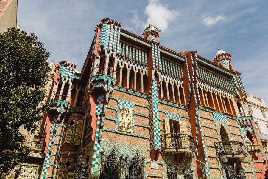 Barcelona: Discover Gaudí, Sagrada Familia, and Park Güell - Park Güell and the value of reserved entry