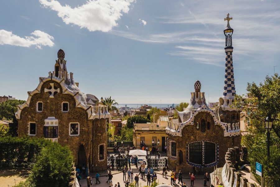 Barcelona: Discover Gaudí, Sagrada Familia, and Park Güell - Casa Batlló, Casa Amatller, and Casa Milà