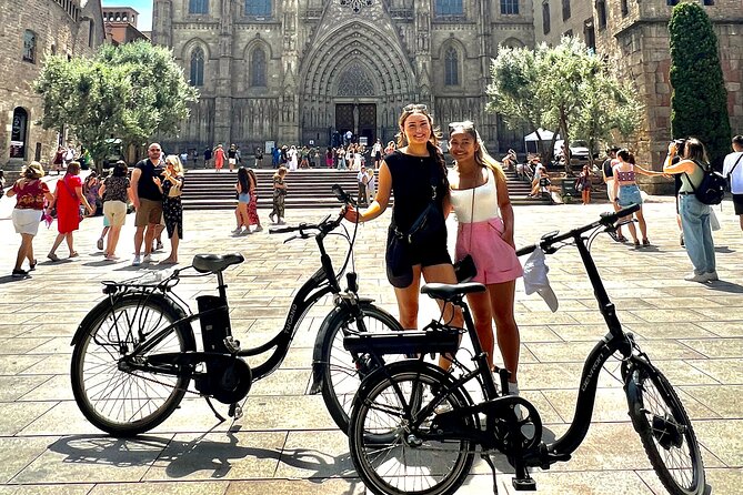 Barcelona E-Bike Photography Tour - Arc de Triomf and the story of the 1888 fair
