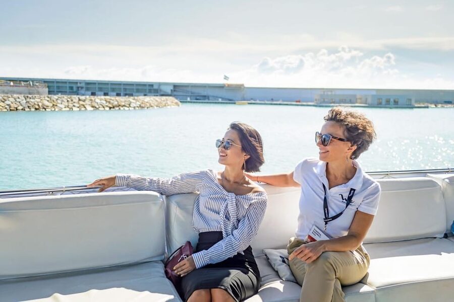 Barcelona: E-Bike Tour with Montjuic Cable Car & Boat Ride - Who should book this four-hour route
