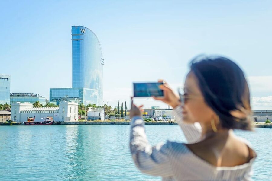 Barcelona: E-Bike Tour with Montjuic Cable Car & Boat Ride - Reaching Montjuïc by funicular