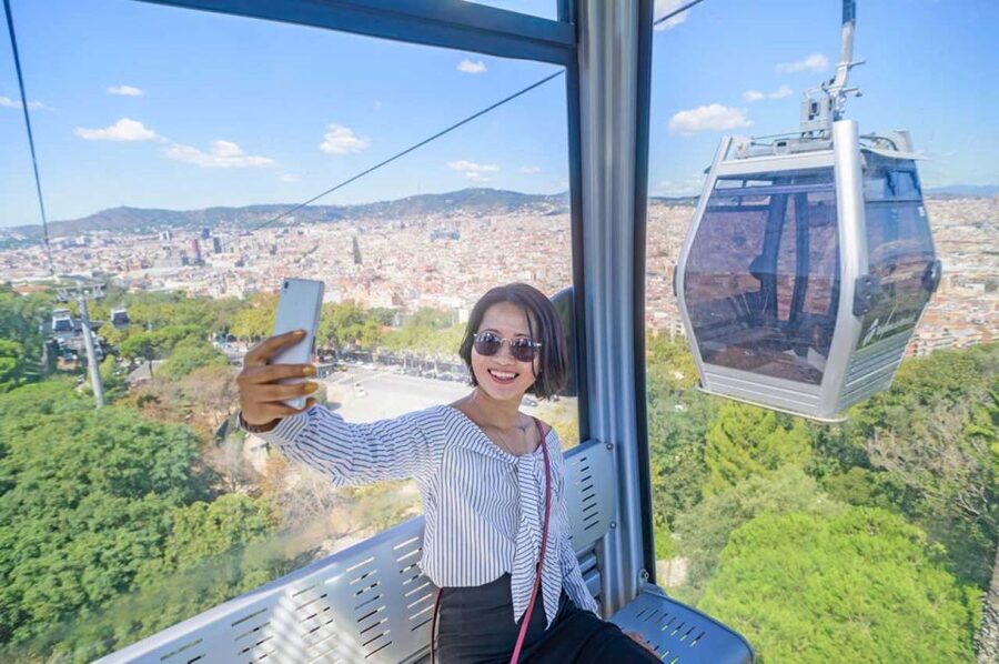 Barcelona: E-Bike Tour with Montjuic Cable Car & Boat Ride - Beach cycling and the Gothic Quarter finish