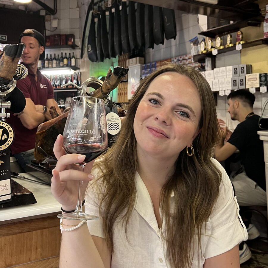 Barcelona: El Born and Gothic Quarter Wine & Tapas Bar Tour - Starting in the Gothic Quarter