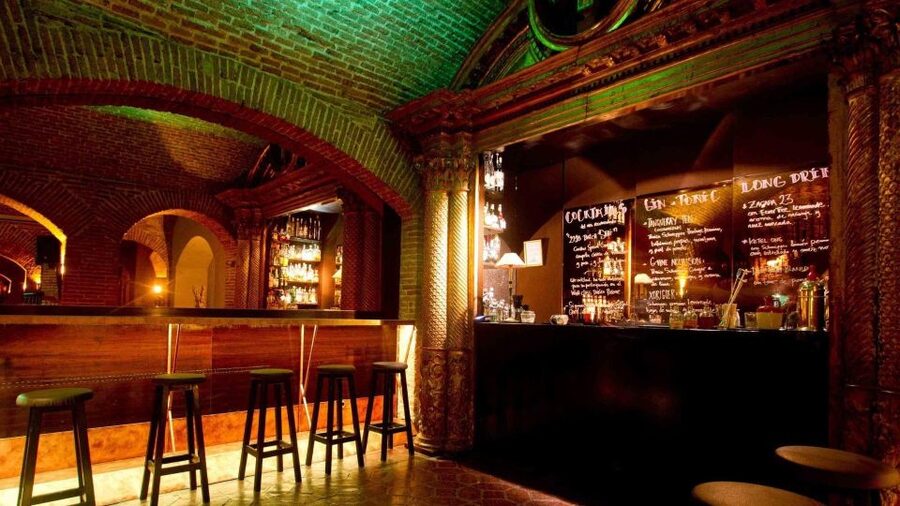 Barcelona: Exclusive Flamenco Show at El Paraigua with Drink - What happens from 8:15 to 10:00 PM