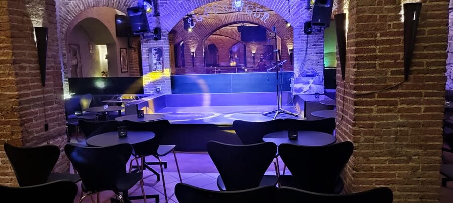 Barcelona: Exclusive Flamenco Show at El Paraigua with Drink - Three flamenco styles, plus singing and guitar