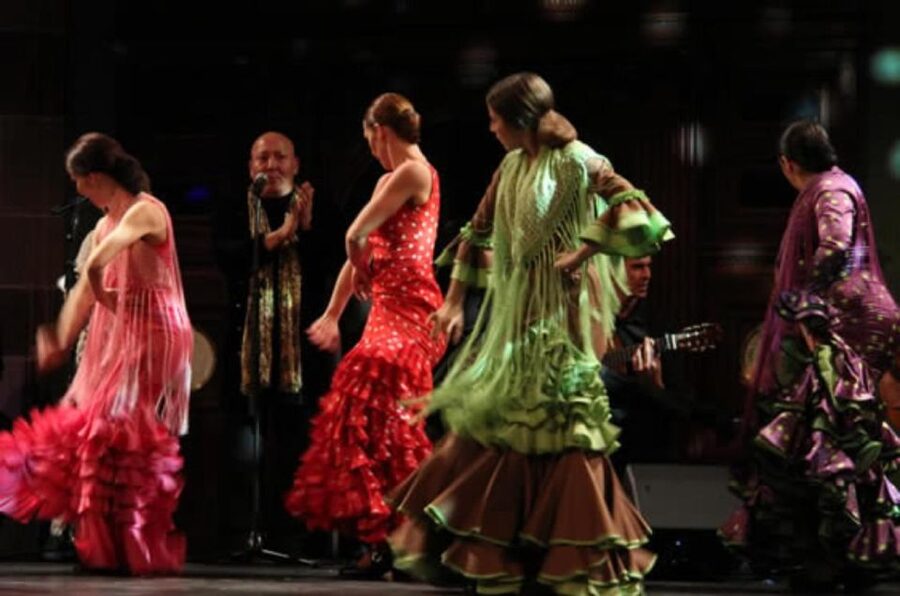 Barcelona: Flamenco at El Patio Andaluz with Optional Dinner - The restaurant setting and audience distance