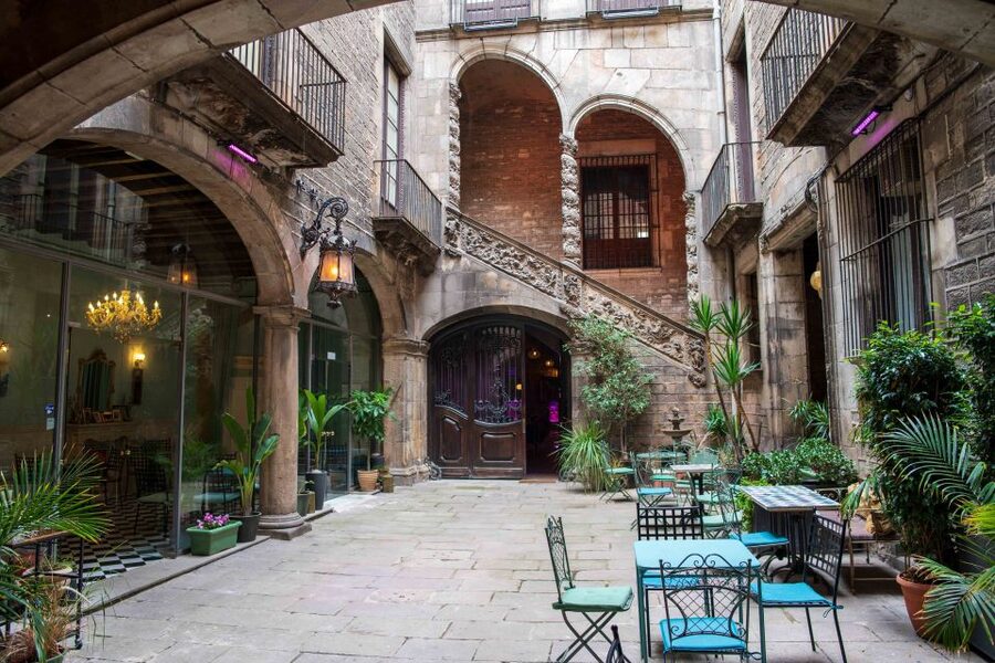 Barcelona: Flamenco Show at Palau Dalmases - The drink policy and overall value
