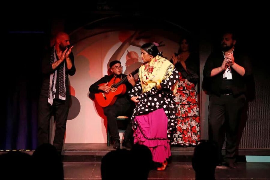 Barcelona: Flamenco Show with Drink at La Rambla - Location and practical planning on La Rambla