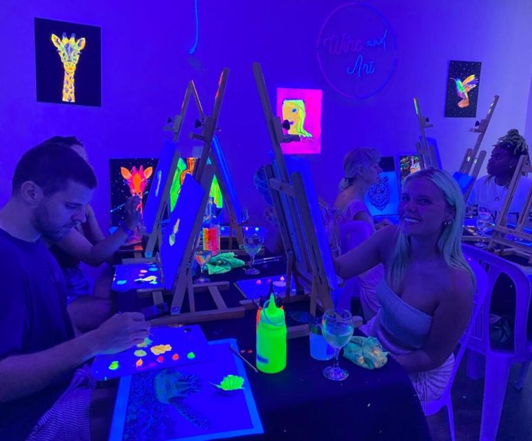 Barcelona: Fluorescent Paint and Wine Workshop - FAQ