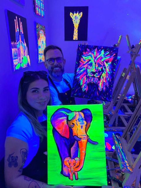 Barcelona: Fluorescent Paint and Wine Workshop - What the two-hour painting session feels like
