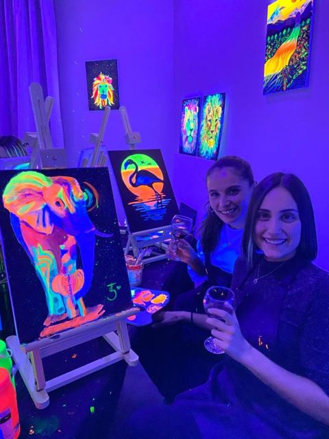 Barcelona: Fluorescent Paint and Wine Workshop - Why the fluorescent effect makes this different