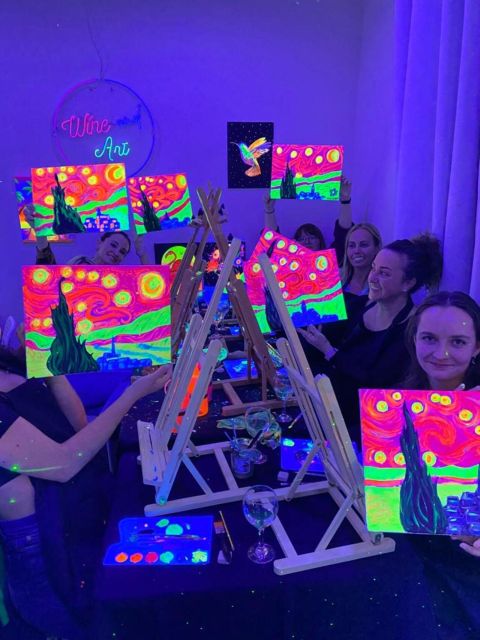 Barcelona: Fluorescent Paint and Wine Workshop - Practical tips for a better finished canvas