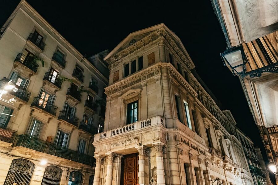 Barcelona: Gothic Quarter Ghosts and Legends Walking Tour - Key points to know before you book
