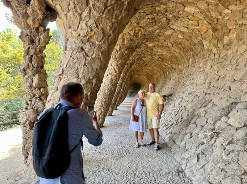 Barcelona: Gothic Quarter, Sagrada Familia & Park Güell Tour - La Rambla and 30 minutes at Boqueria Market