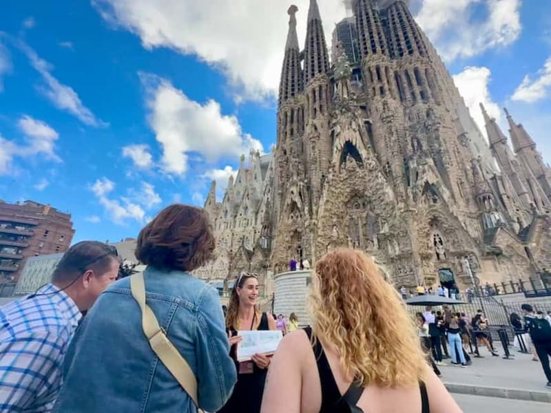 Barcelona: Gothic Quarter, Sagrada Familia & Park Güell Tour - Park Güell: mosaic, views, and a short guided visit