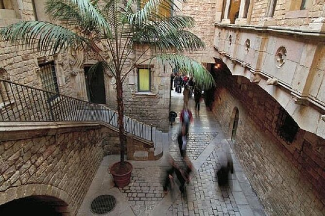 Barcelona: Gothic Quarter Walking Tour - A Gothic Quarter that is not entirely medieval