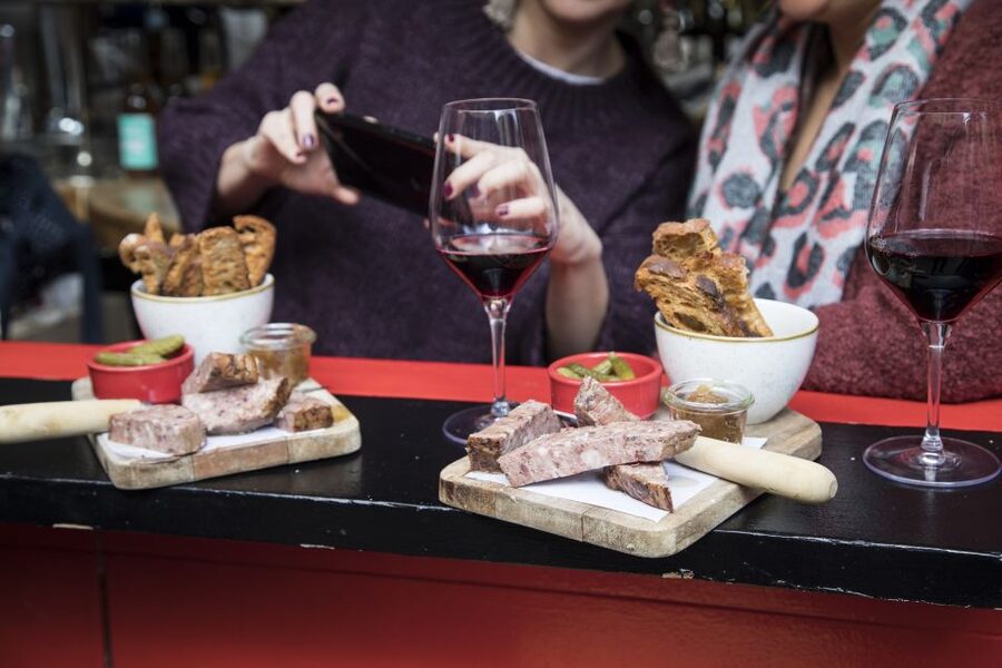 Barcelona Gourmet Food & Wine Tour with Local Expert - Starting at La Pedrera and entering Eixample