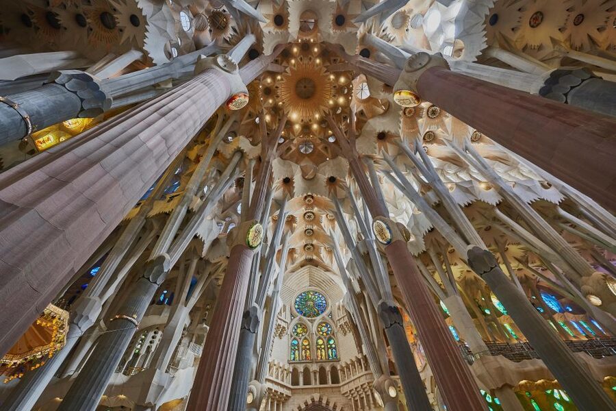 Barcelona: Guided Tour of Sagrada Familia - Why the evening visit works so well
