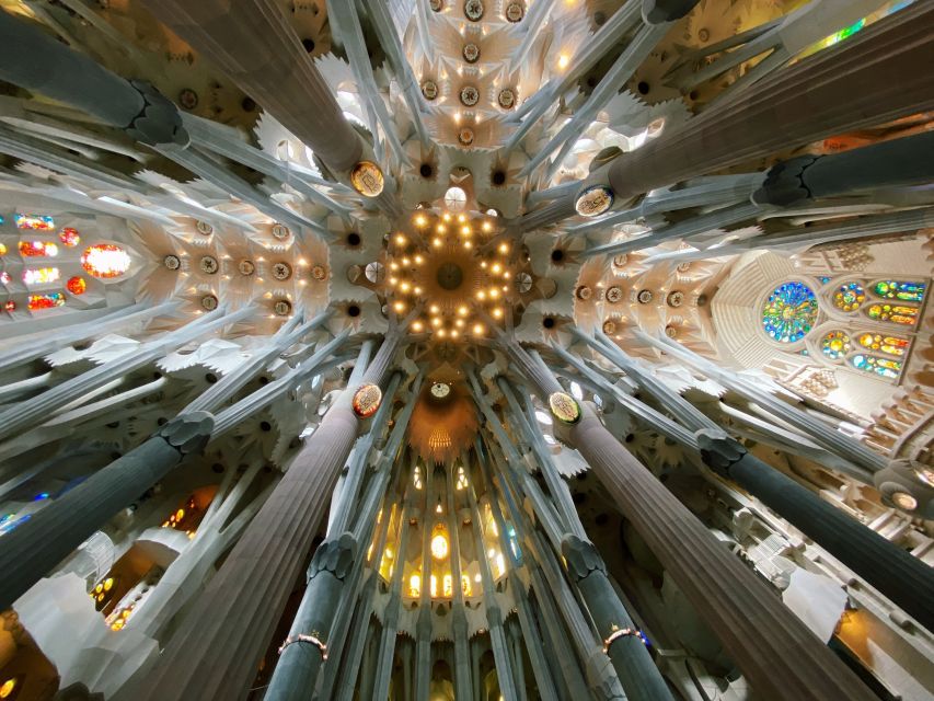 Barcelona: Guided Tour of Sagrada Familia - Dress and practical preparation