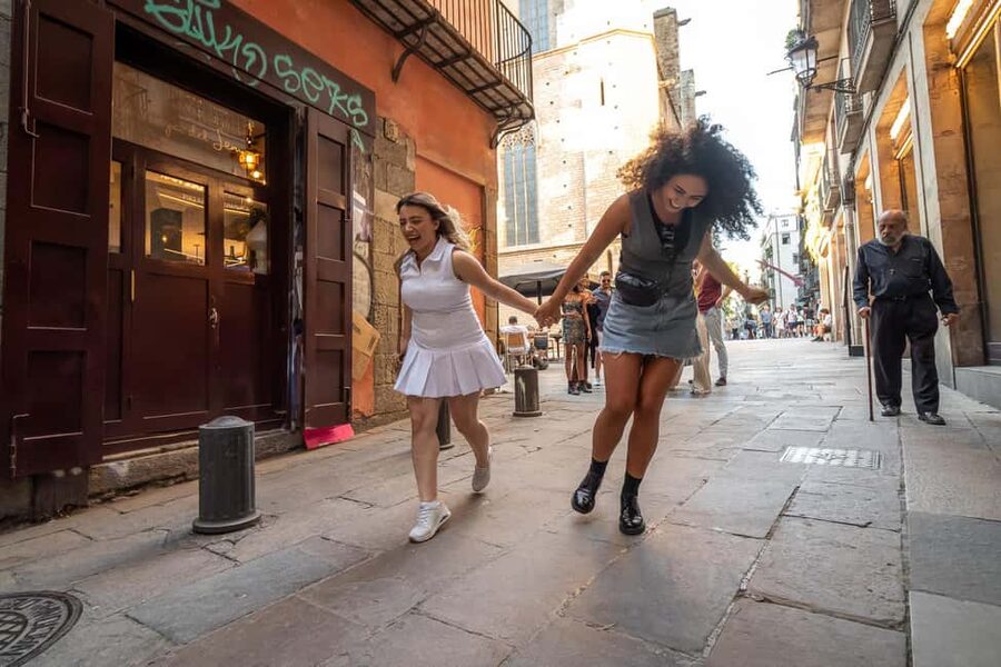 Barcelona: Guided Walking Tour - Barcelona Cathedral and the medieval city
