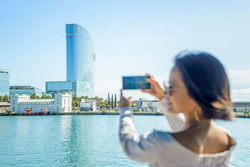 Barcelona: Helicopter Flight, Boat Ride, and Walking Tour - Getting From the Old Town to the Heliport
