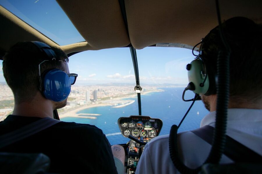 Barcelona: Helicopter Flight with Optional Yacht Cruise - The yacht cruise adds time to enjoy the coast