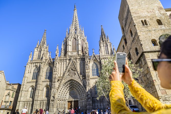 Barcelona Helicopter, Sailboat & Old Town Private Walking Tour - A fast city sampler with a real helicopter ride