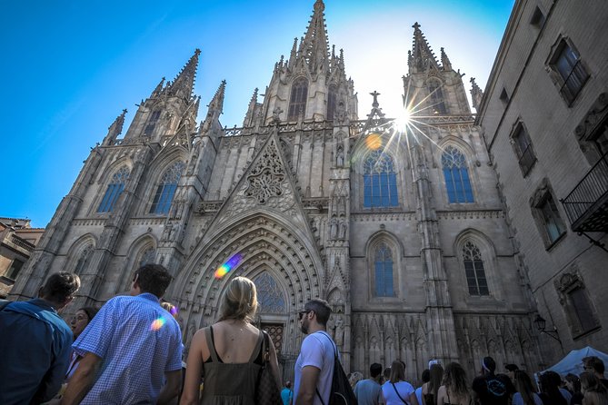 Barcelona Highlights & Sagrada Familia Tour: Priority Access - Starting near the Palace of Catalan Music