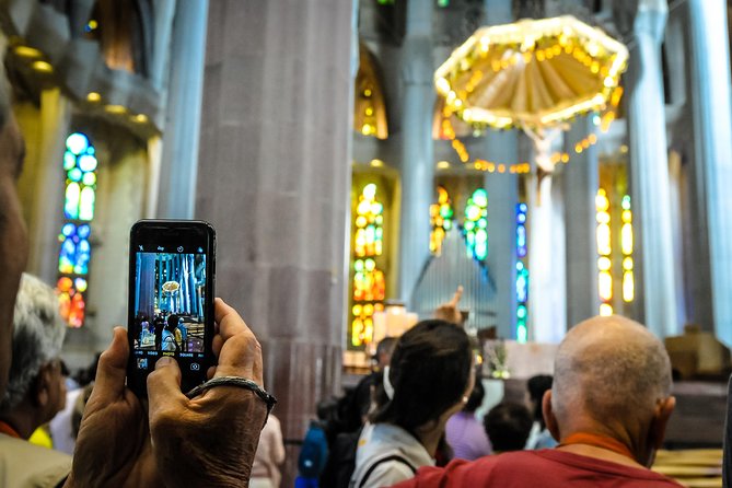 Barcelona Highlights & Sagrada Familia Tour: Priority Access - Choosing between the half-day and full-day versions