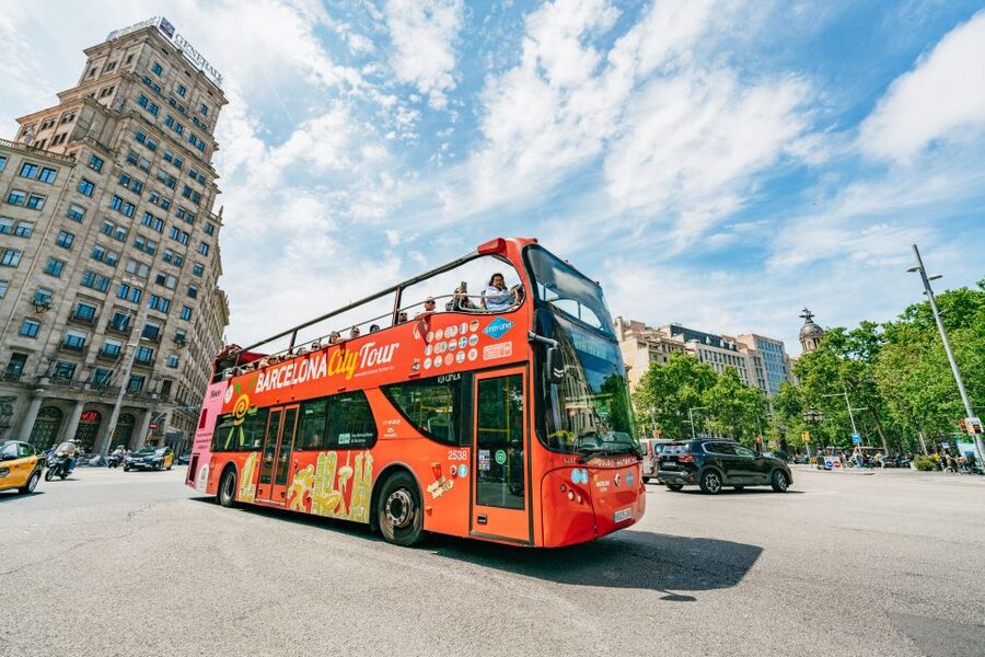 Barcelona: Hop-On Hop-Off Bus & Aquarium Tour - What this Barcelona combination ticket really gives you