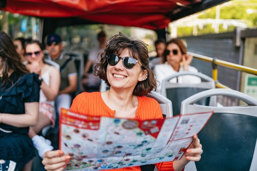 Barcelona: Hop-On Hop-Off Bus & Aquarium Tour - Audio commentary and practical comfort