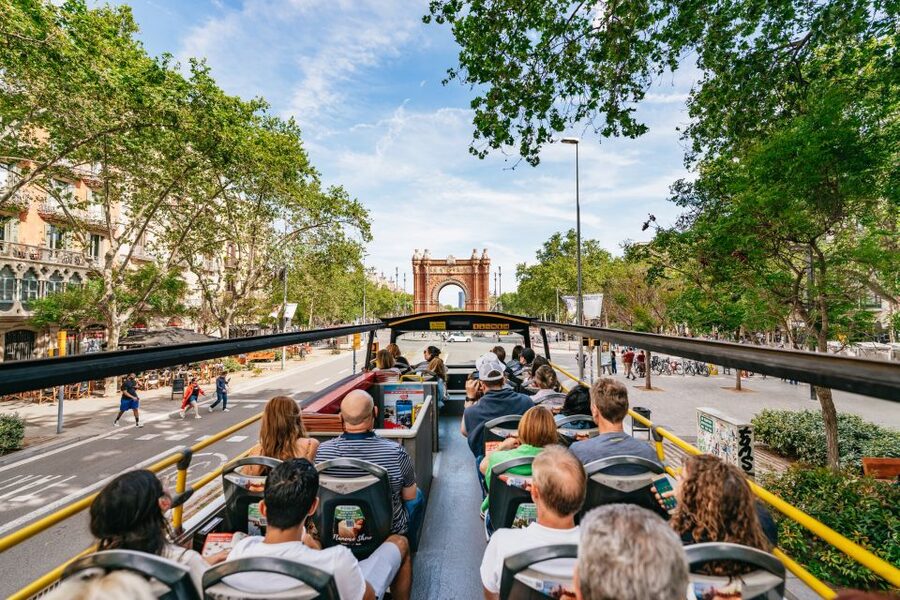 Barcelona: Hop-On Hop-Off Bus & Aquarium Tour - Who gets the best value from $73
