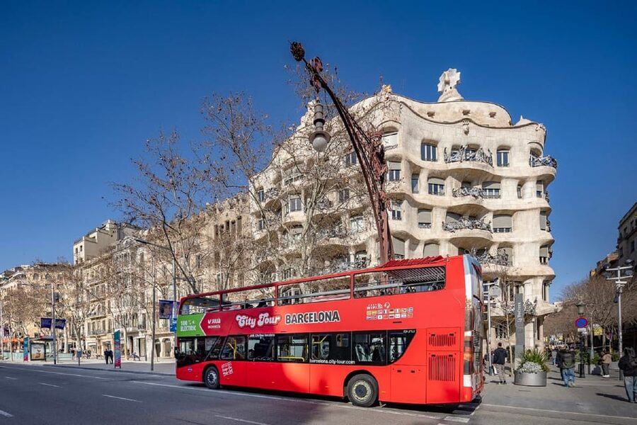 Barcelona: Hop-On Hop-Off Bus with Sailing Cruise - Two bus routes, one useful city overview