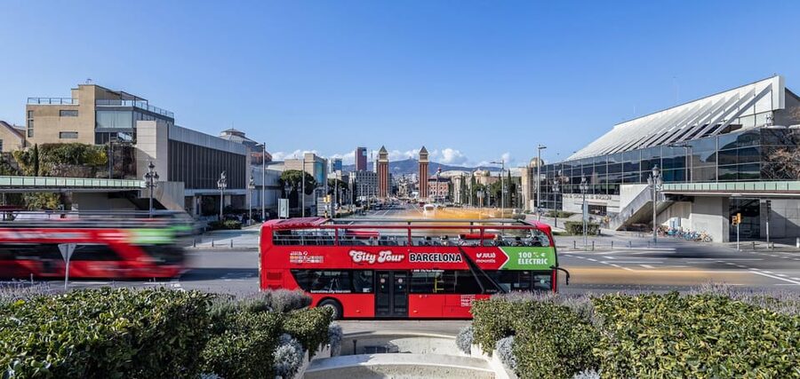 Barcelona: Hop-On Hop-Off Bus with Sailing Cruise - The green route and Barcelona’s artistic core