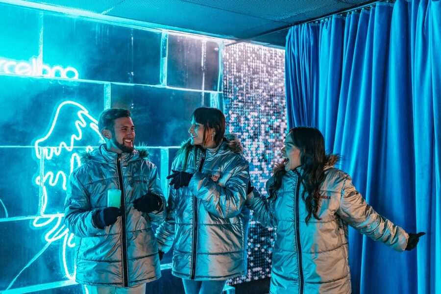 Barcelona: Icebar experience, located at the beach !! - Is the small room a problem?