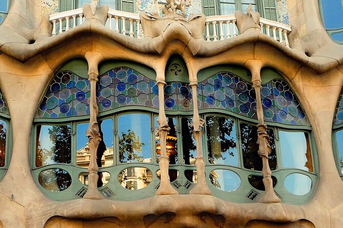 Barcelona in 1 Day: Sagrada Familia, Park Guell,Old Town & Pickup - Walking Barcelona’s Gothic Quarter