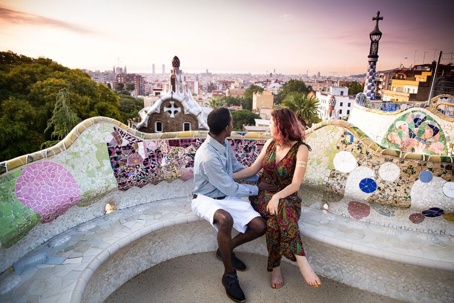 Barcelona: Instagram Tour of the Most Scenic Spots - One hour among the Gothic Quarter lanes