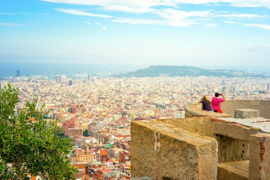 Barcelona: Instagram Tour of the Most Scenic Spots - The metro ride to the Sagrada Familia