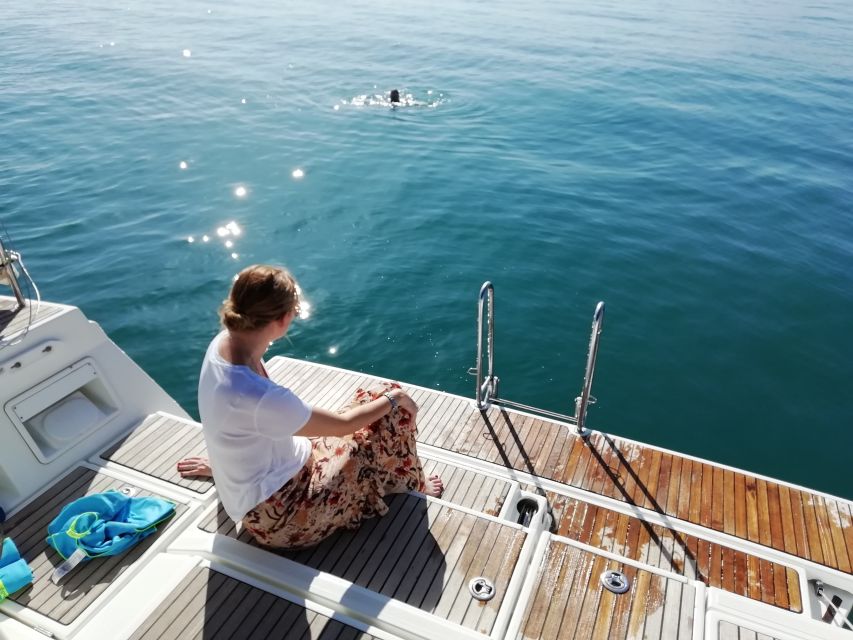 Barcelona: Luxury Private Yacht Daytime Cruise - The first views: Maremagnum and the Columbus statue