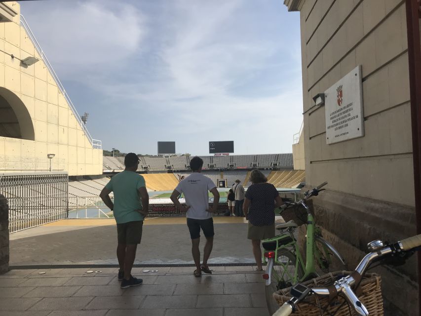 Barcelona: Montjuic Hill E-Bike Tour - Guides, safety, and the small-group feel