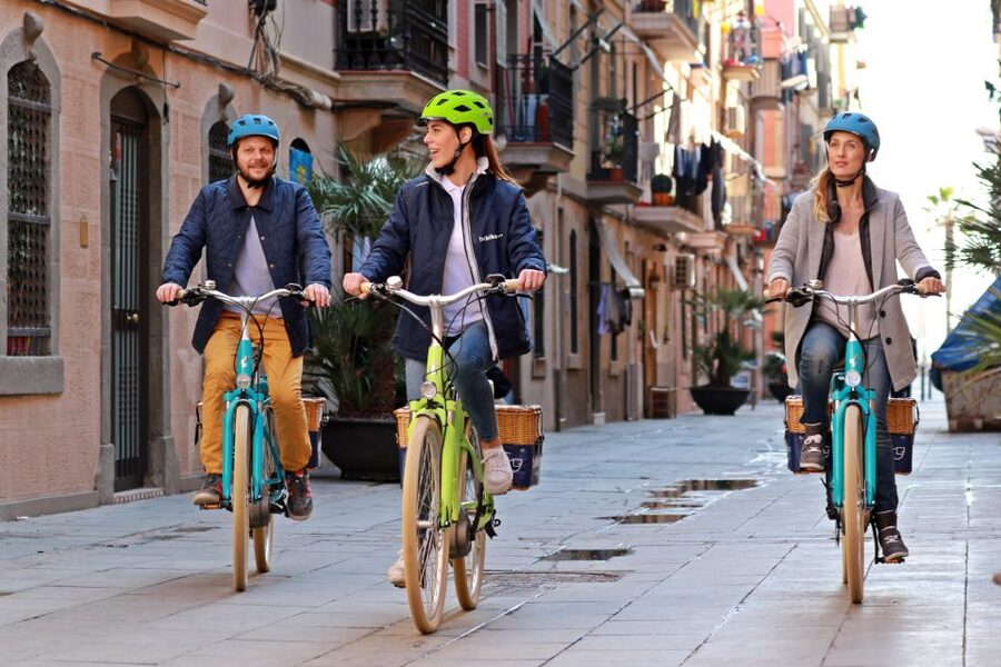 Barcelona: Montjuic Hill E-Bike Tour - Ciutadella Park and the route to Port Vell