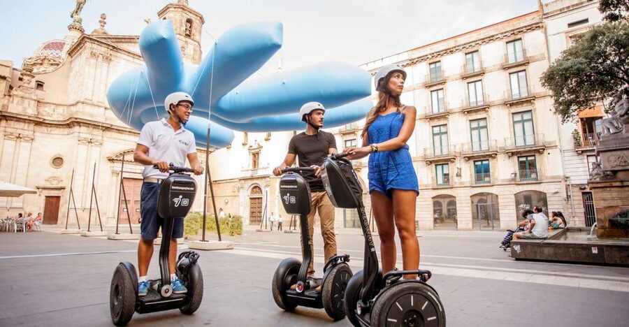 Barcelona: Montjuïc Segway Tour - Parc de la Ciutadella and the Arc de Triomf